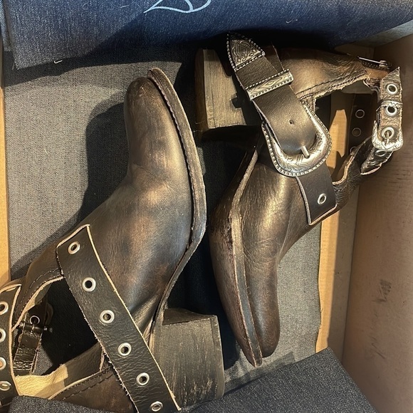 FREEBIRD 🦅 by Steven Carsen Booties w/western buckles original box not included - Picture 8 of 16